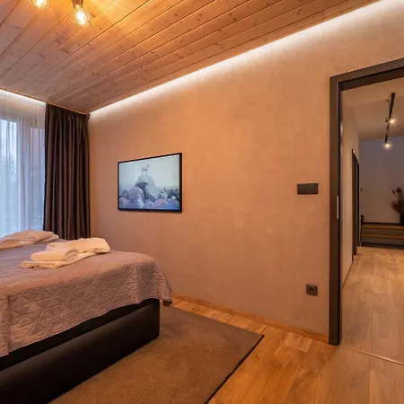 4hills, Demaenovska Dolina