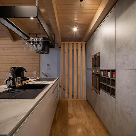 4hills, Demaenovska Dolina