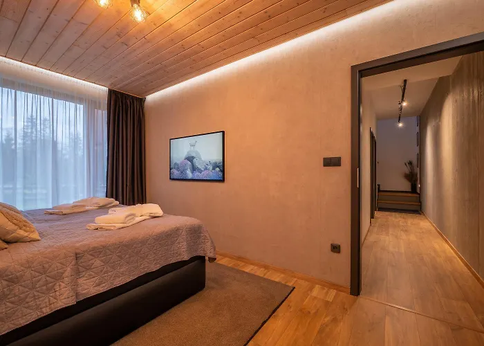 4hills, Demaenovska Dolina