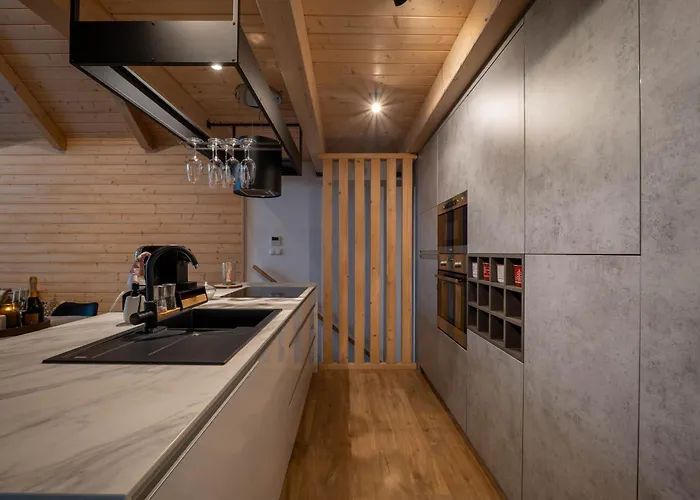 4hills, Demaenovska Dolina